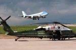 Khám phá “taxi bay” Marine One của ông Trump vừa đến Nội Bài