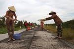 Dân biển Cà Mau tranh thủ kiếm bộn tiền, nhờ nghề đẩy te bắt ruốc