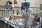 Cháu bé 18 tháng tuổi nguy kịch vì đuối nước trong... bể cá cảnh