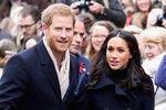 Hôn thê Hoàng tử Anh Meghan Markle khoe “dáng ngọc” với yoga