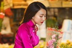 "Người yêu Sơn Tùng" đẹp như "ngọc nữ" trong tà áo dài đón Tết