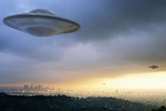 Cô gái hết hồn khi phát hiện UFO ở cự ly cực gần