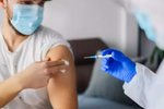 Vì sao không nên chà xát hoặc xoa bóp vùng da sau khi tiêm vaccine?