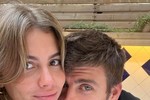 Pique công khai bạn gái sau 7 tháng chia tay Shakira