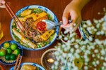 Bún nhà nghèo thành món ăn hút khách ở Hà Nội