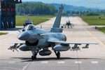 Đọ sức J-10C và F-16V: Tiêm kích Trung Quốc không có cửa thắng? 