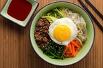 Vào bếp cuối tuần: Làm cơm trộn Hàn Quốc Bibimbap 