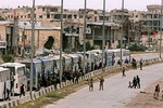 Cận cảnh đoàn xe chở phiến quân Syria rút chạy khỏi Đông Ghouta