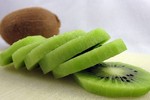 Lợi ích tuyệt vời không ngờ khi ăn quả kiwi