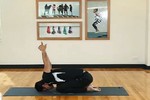 Bài tập Yoga chữa đau lưng cho dân văn phòng