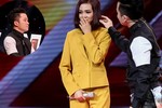 Tùng Dương lau nước mắt cho nữ thí sinh The X-Factor 2016