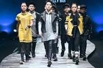 Vũ Cát Tường cùng trò cưng gây “náo loạn” sàn catwalk