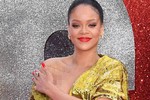 Rihanna mặc hở bạo trên thảm đỏ ra mắt phim