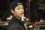 Song Joong Ki xuất hiện tươi tắn sau khi phủ nhận ly hôn