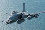 Đột nhập buồng lái tiêm kích mạnh nhất Pháp Rafale