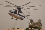 Kỳ thú vua trực thăng vận tải Mi-26T Nga cẩu...Mi-26