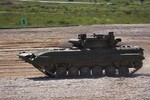 Vì sao BMP-2 lỗi thời của Nga "cân" được Bradley, Abram Mỹ?