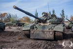 Bất ngờ dàn tăng T-72B1 của dân quân miền Đông Ukraine