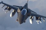 Tiêm kích F-16V của Mỹ "ăn đứt" J-10 của Trung Quốc ở điểm nào?