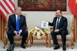 Tổng thống Donald Trump nói gì với Thủ tướng Nguyễn Xuân Phúc tại bữa ăn trưa? 