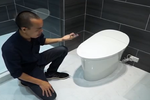 Cận cảnh toilet thông minh giá hơn 200 triệu đồng