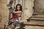 Ngỡ ngàng cô gái cosplay Wonder Woman đẹp không kém bản gốc