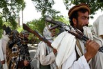 Phiến quân IS dùng tiền mua chuộc chiến binh Taliban