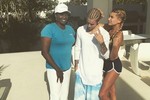 Justin Bieber và Hailey Baldwin không yêu dù hôn nhau đắm đuối