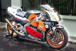 Biến Honda NSR250 “nát” 1992 thành xe đua đường phố