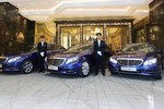 Dàn xế sang Mercedes đón khách VIP tại Sài Gòn