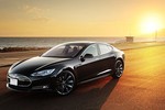 Xem siêu xe điện Tesla Model S trổ tài lội nước