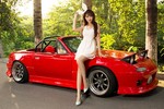 Hotgirl “thỏ con” khoe dáng bên xe thể thao Mazda MX-5