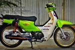 Honda Super Cub 110 "màu mè" với đồ chơi hàng hiệu 