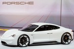 Siêu xe điện Porsche Mission E giá từ 1,8 tỷ đồng