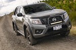 Bộ đôi Nissan Navara đặc biệt giá từ 700 triệu đồng