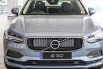 "Soi" Volvo S90 T5 Momentum gần 2 tỷ đồng vừa ra mắt 