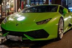 Phan Thành “dắt bò” Lamborghini Huracan hơn 20 tỷ dạo phố