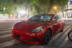 "Chạm mặt" Tesla Model 3 hơn 3 tỷ đồng dạo phố Hà Nội