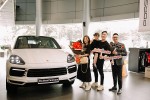 Gia đình Cam Cam “chơi lớn” tậu Porsche Cayenne Coupe hơn 5 tỷ đồng