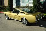 Hàng độc Ford Mustang Fastback 1965 sơn vảy vàng mướt mát