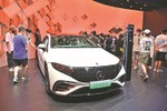 Mercedes-EQS đang giảm giá kịch sàn tại Trung Quốc vì quá ế