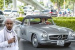 Đặng Lê Nguyên Vũ cầm lái "ông cụ" Mercedes-Benz 190 SL hơn 4,8 tỷ