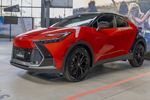 Toyota C-HR 2024 từ 879 triệu đồng vừa ra mắt có gì hay?