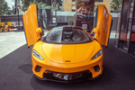 McLaren GT hơn 10 tỷ màu cam làm dâu đại gia Hà Nội