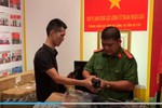 Video: Hàng trăm khẩu súng 'quân dụng' bằng nhựa bắn đạn nguy hiểm bị thu giữ