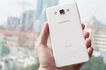 Trên tay điện thoại Samsung Galaxy A7 vừa bán tại Việt Nam