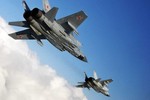 Tiêm kích MiG-31 vờ bổ nhào, tàu sân bay Anh "thót tim"