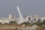 Biệt kích Israel vây hãm Dải Gaza; 80 xe tăng Merkava bị hạ