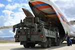 Iran nhận lô S-400 đầu tiên từ Nga giữa lúc nước sôi lửa bỏng