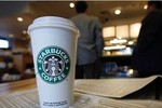 Dân công sở Hà Nội chê cà phê Starbuks đắt